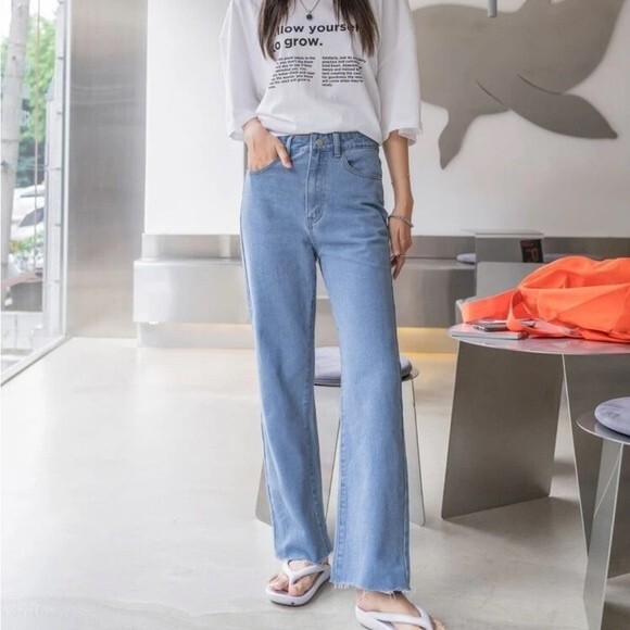 Dazy SHEIN Zipper Fly Raw Hem Straight Leg Jeans Size Small - Picture 2 of 8